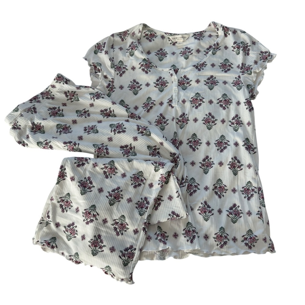 Laura Ashley ribbed Carnation print 2 piece pajama set (LARGE) NEW